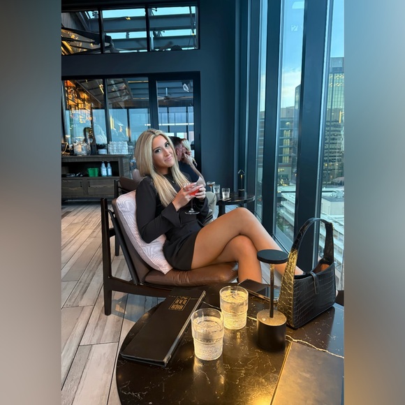 Meet your Posher, Taylor - Picture 2 of 12